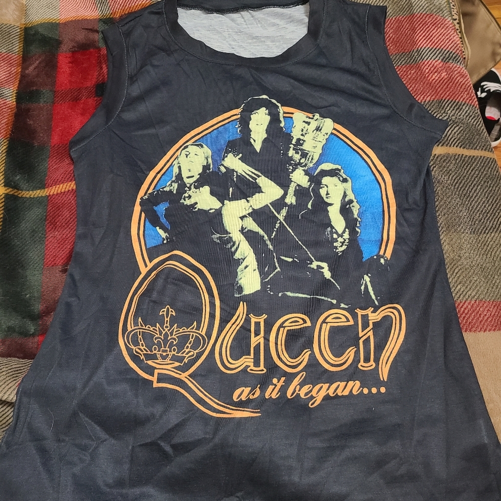 Queen band oversized tank